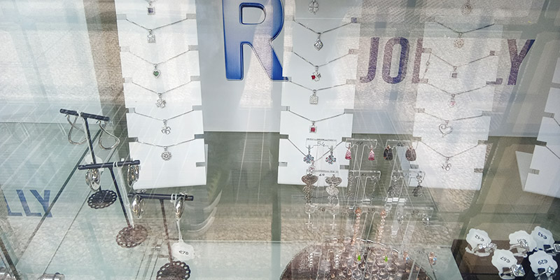 r-9